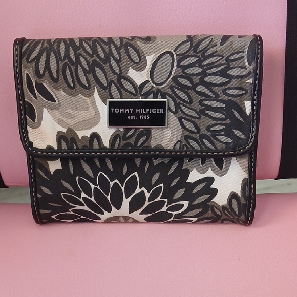 Tommy Hilfiger Handbags - Tommy Hilfiger Black and White Floral Wallet
